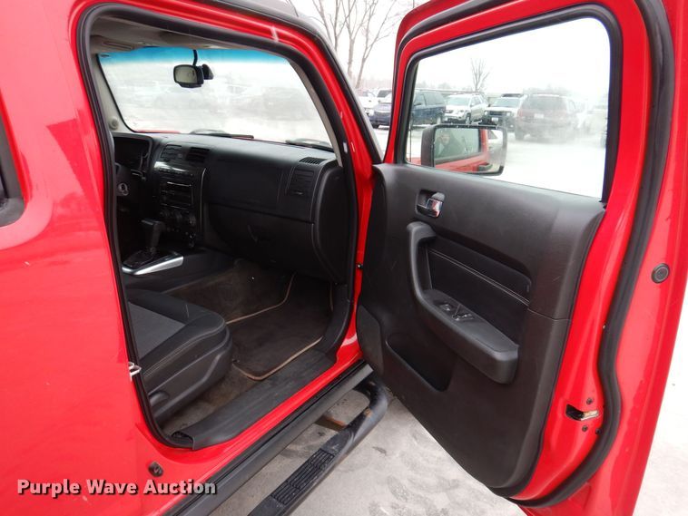 image for item IO9402 2006 Hummer H3  SUV