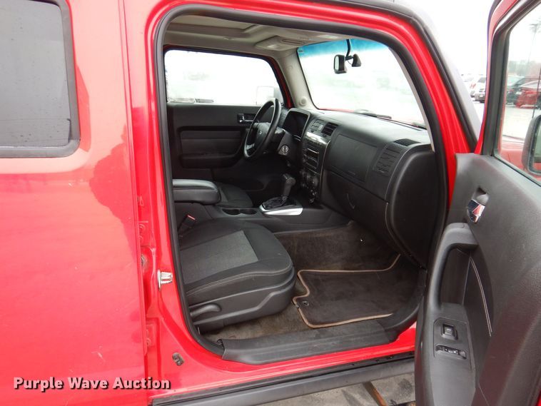 image for item IO9402 2006 Hummer H3  SUV