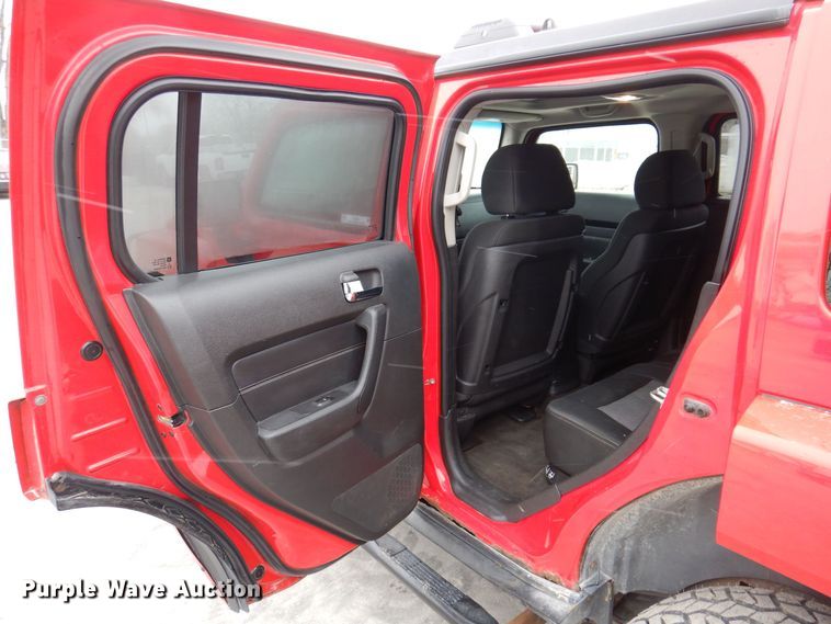 image for item IO9402 2006 Hummer H3  SUV