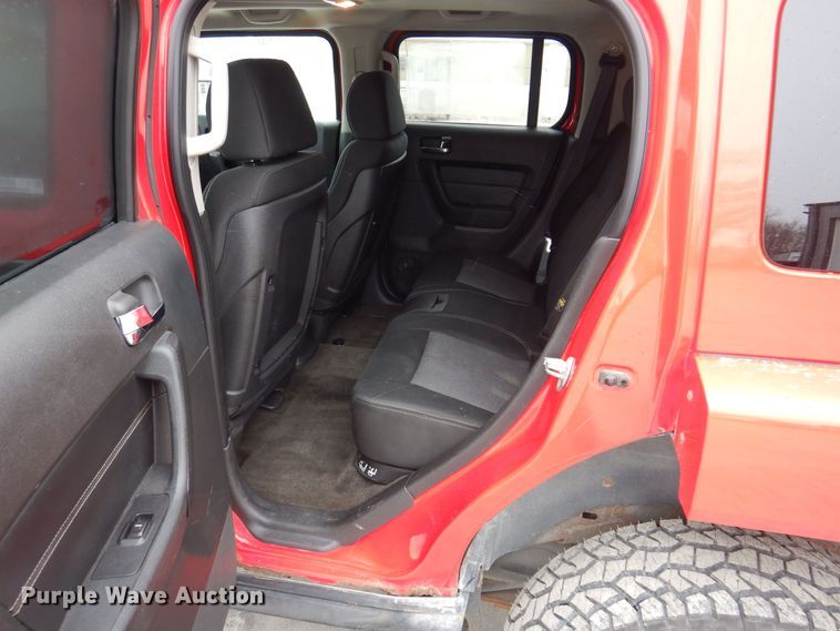 image for item IO9402 2006 Hummer H3  SUV