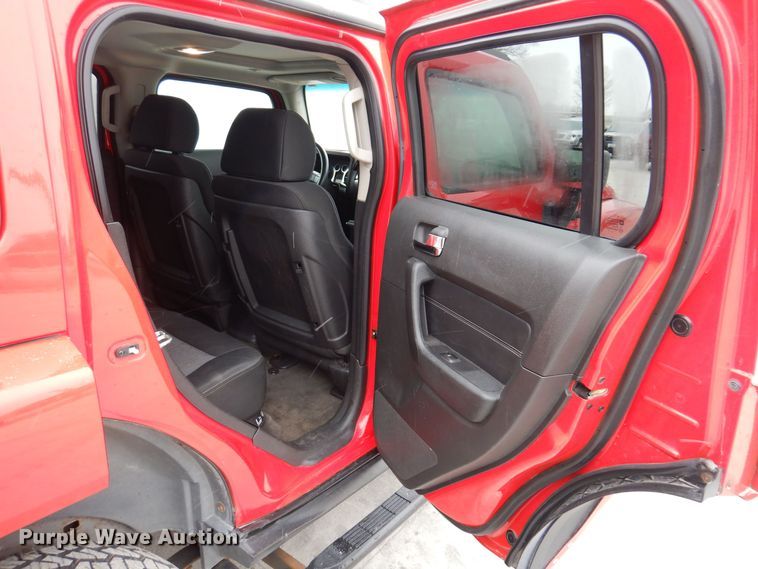 image for item IO9402 2006 Hummer H3  SUV