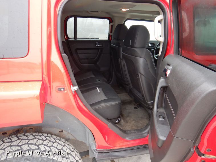 image for item IO9402 2006 Hummer H3  SUV