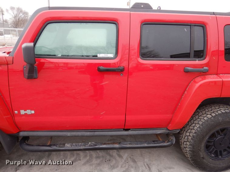 image for item IO9402 2006 Hummer H3  SUV