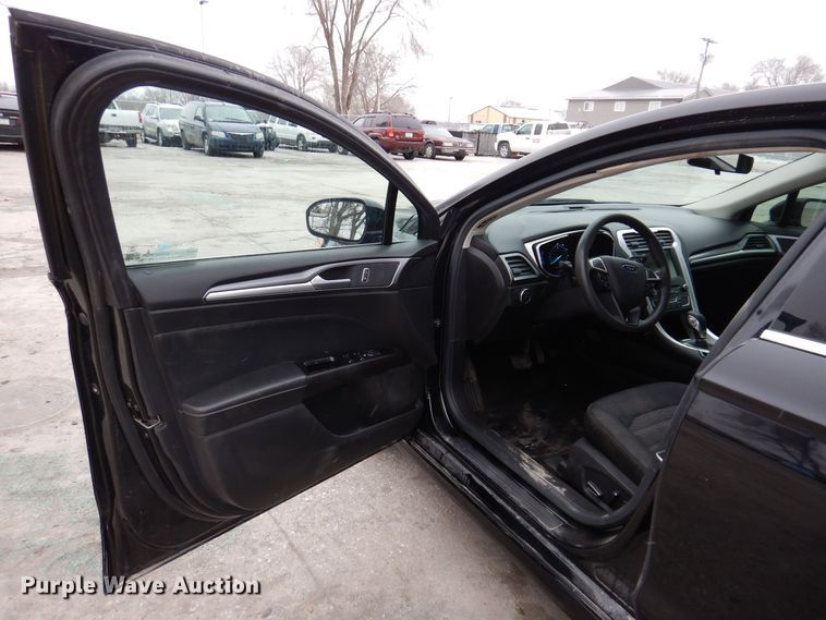 image for item IO9403 2016 Ford Fusion