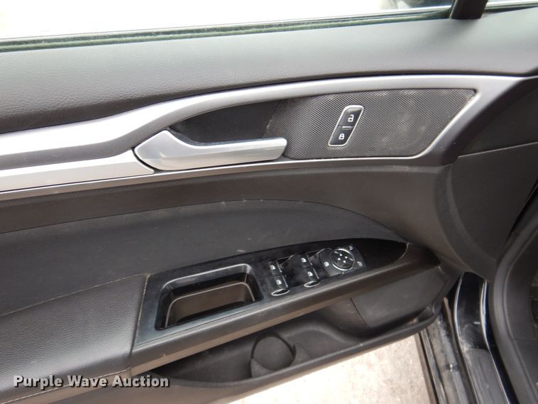 image for item IO9403 2016 Ford Fusion