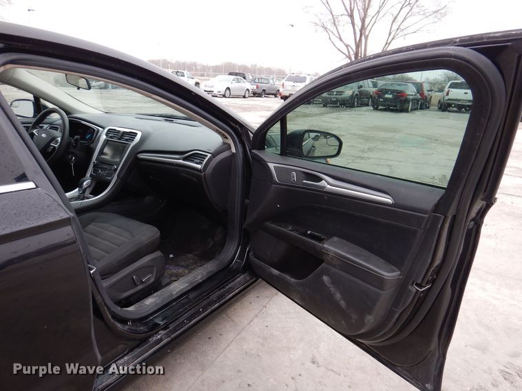 image for item IO9403 2016 Ford Fusion