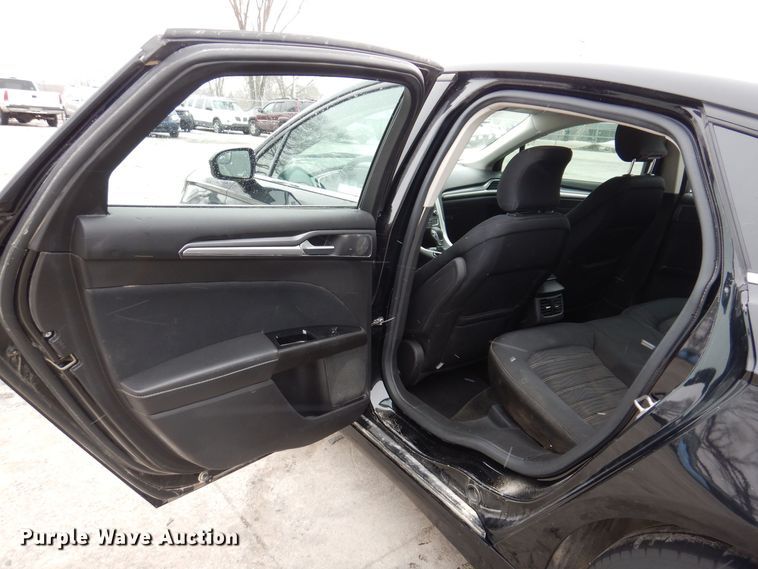 image for item IO9403 2016 Ford Fusion