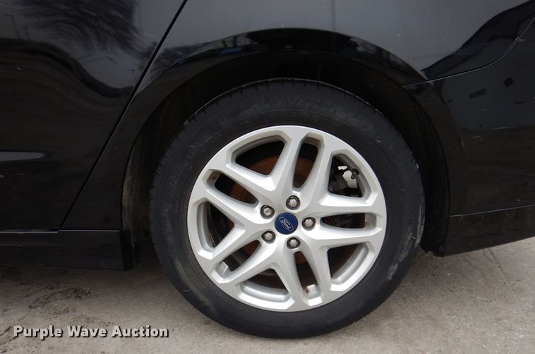 image for item IO9403 2016 Ford Fusion