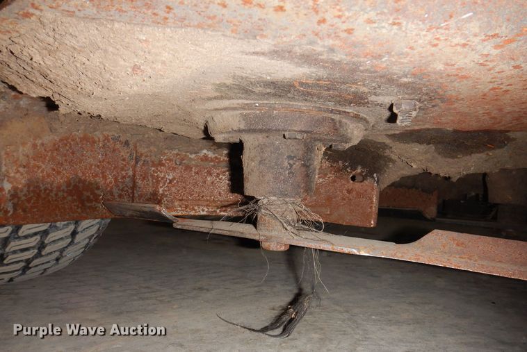 image for item IO9426 2018 Scag V-Ride II  ZTR lawn mower