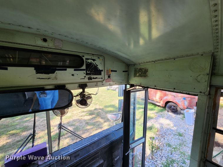 image for item JA9973 1987 Thomas  RV