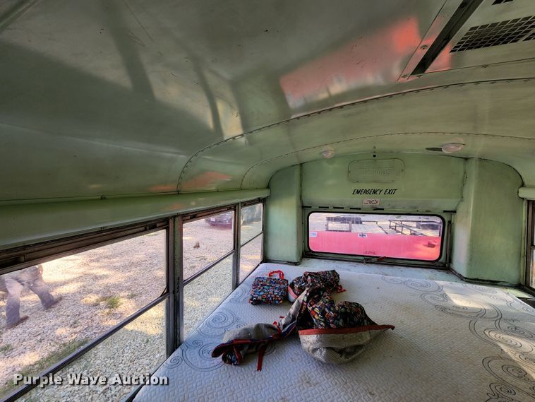 image for item JA9973 1987 Thomas  RV