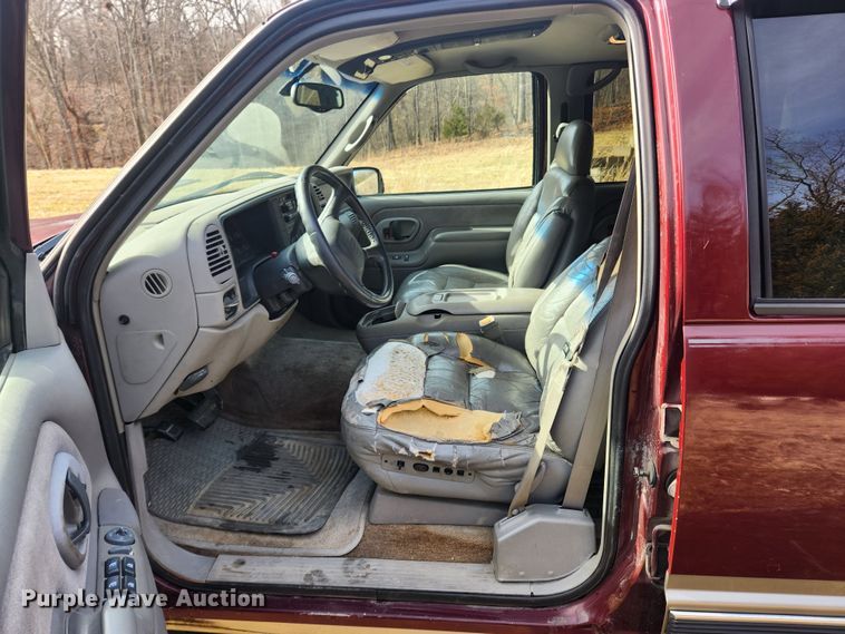 image for item JB9637 1999 Chevrolet Suburban K1500  SUV