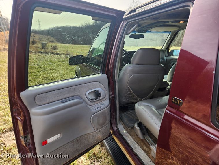 image for item JB9637 1999 Chevrolet Suburban K1500  SUV