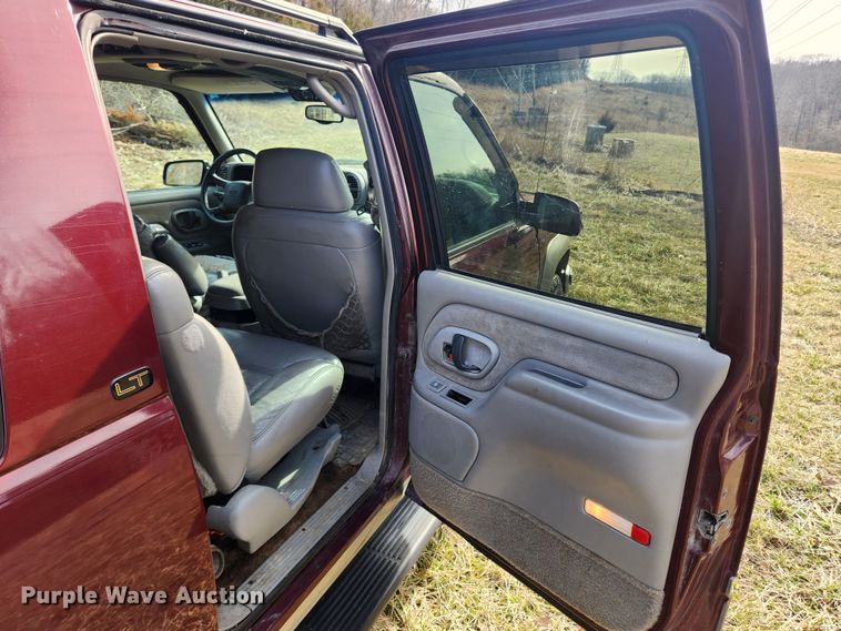 image for item JB9637 1999 Chevrolet Suburban K1500  SUV