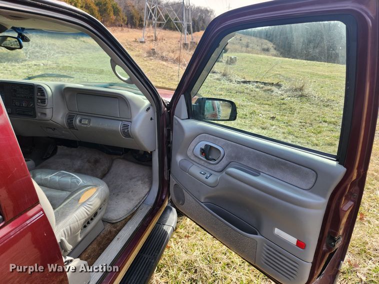 image for item JB9637 1999 Chevrolet Suburban K1500  SUV