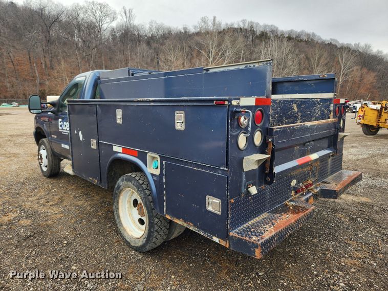image for item JB9640 2004 Ford F550 Super Duty XL  utility / service truck