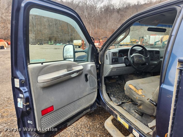 image for item JB9640 2004 Ford F550 Super Duty XL  utility / service truck