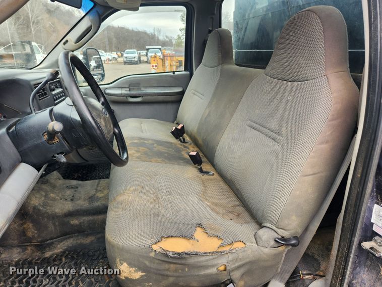 image for item JB9640 2004 Ford F550 Super Duty XL  utility / service truck