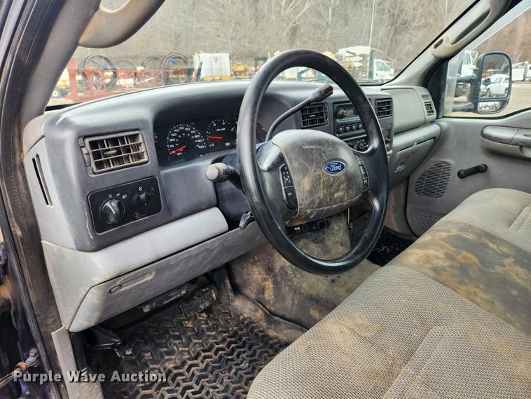 image for item JB9640 2004 Ford F550 Super Duty XL  utility / service truck