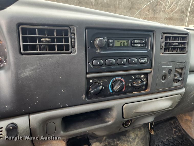 image for item JB9640 2004 Ford F550 Super Duty XL  utility / service truck