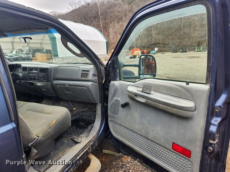 image for item JB9640 2004 Ford F550 Super Duty XL  utility / service truck