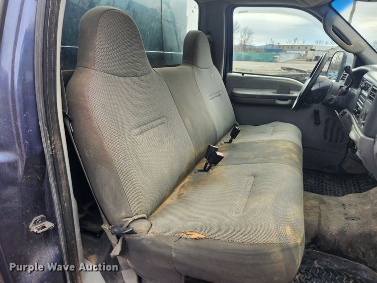 image for item JB9640 2004 Ford F550 Super Duty XL  utility / service truck