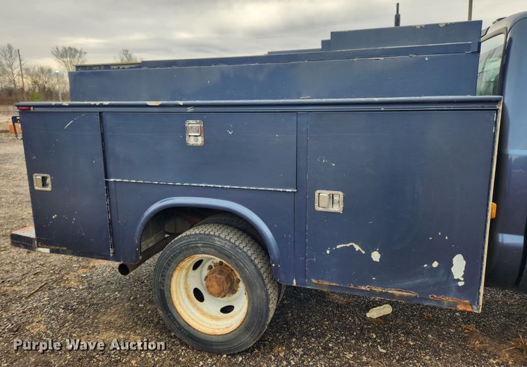 image for item JB9640 2004 Ford F550 Super Duty XL  utility / service truck