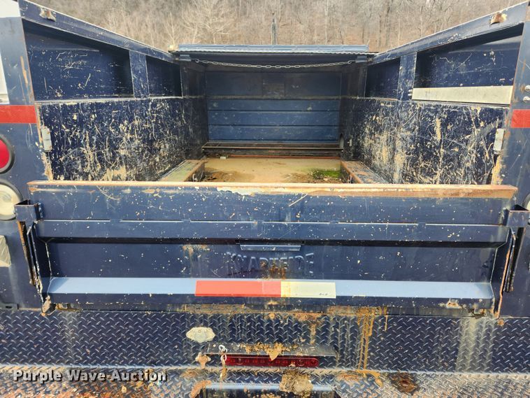 image for item JB9640 2004 Ford F550 Super Duty XL  utility / service truck