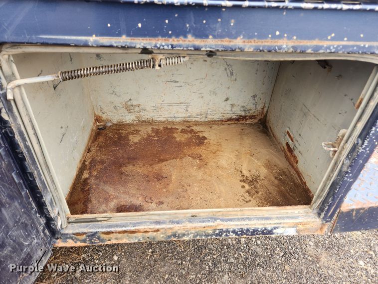 image for item JB9640 2004 Ford F550 Super Duty XL  utility / service truck