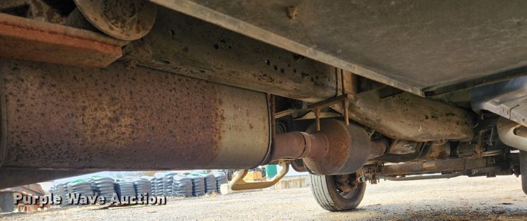 image for item JB9640 2004 Ford F550 Super Duty XL  utility / service truck