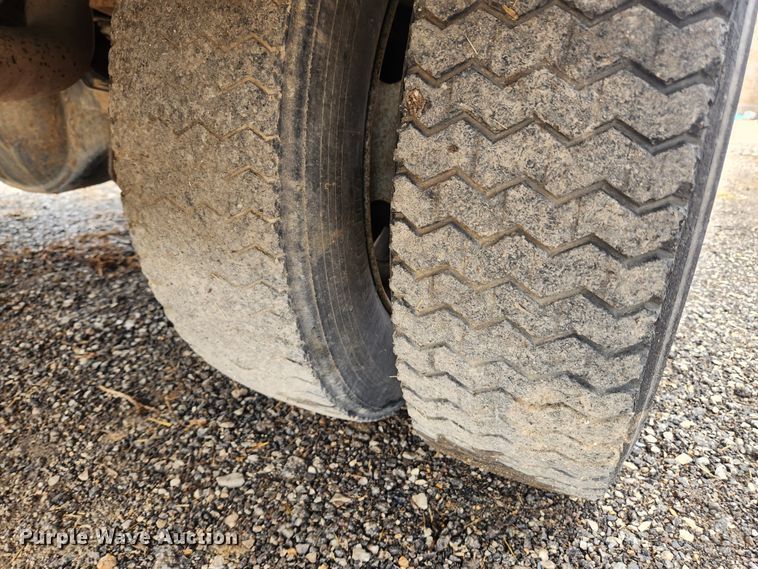 image for item JB9640 2004 Ford F550 Super Duty XL  utility / service truck