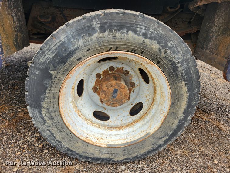 image for item JB9640 2004 Ford F550 Super Duty XL  utility / service truck