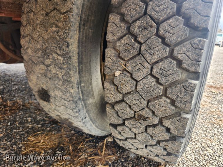 image for item JB9640 2004 Ford F550 Super Duty XL  utility / service truck