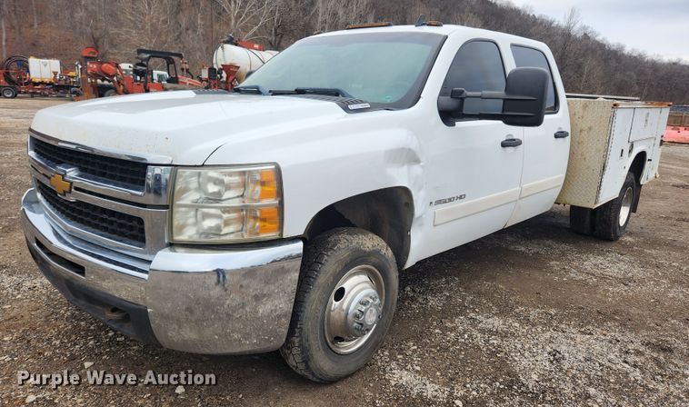 image for item JB9643 2007 Chevrolet Silverado 3500HD  Crew Cab utility bed pickup truck