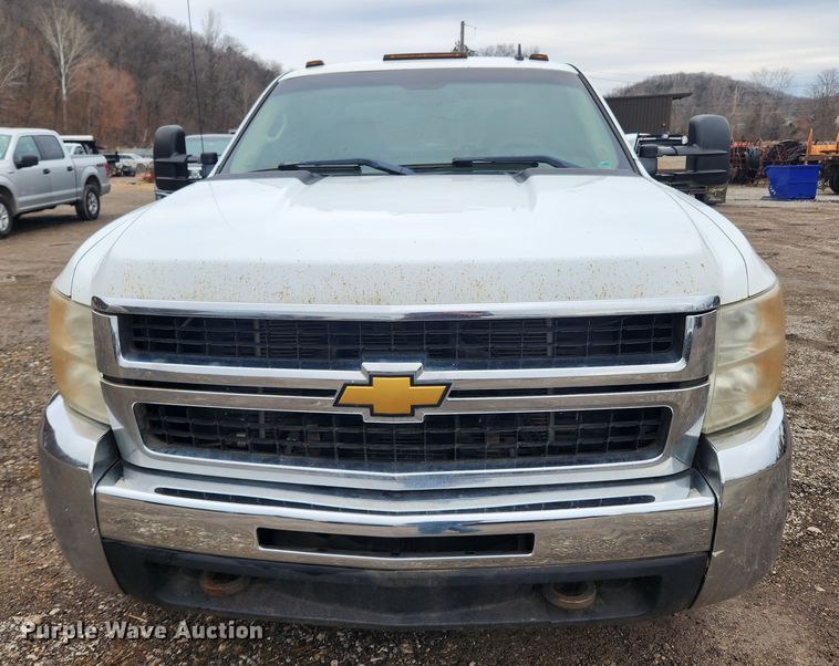 image for item JB9643 2007 Chevrolet Silverado 3500HD  Crew Cab utility bed pickup truck