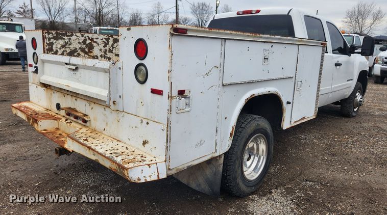 image for item JB9643 2007 Chevrolet Silverado 3500HD  Crew Cab utility bed pickup truck