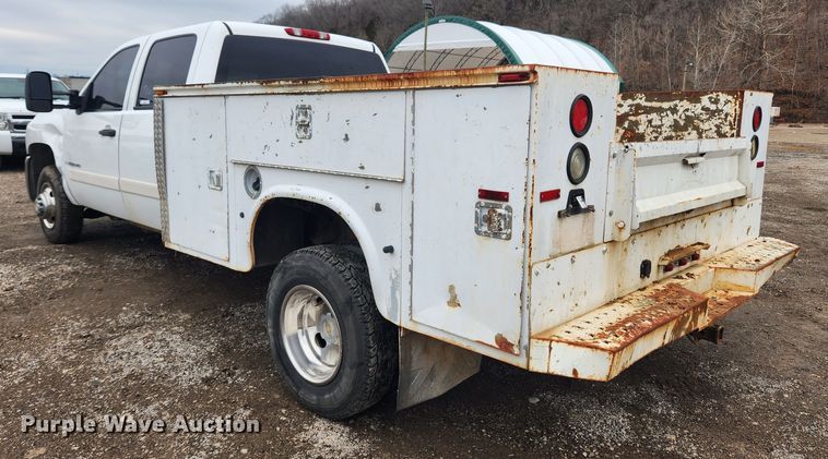 image for item JB9643 2007 Chevrolet Silverado 3500HD  Crew Cab utility bed pickup truck