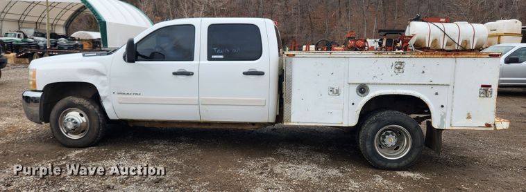 image for item JB9643 2007 Chevrolet Silverado 3500HD  Crew Cab utility bed pickup truck
