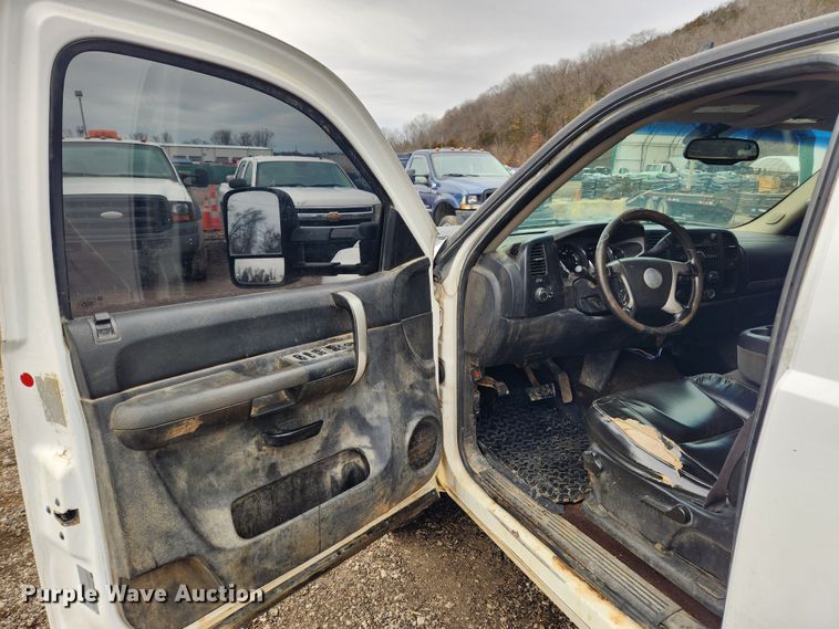 image for item JB9643 2007 Chevrolet Silverado 3500HD  Crew Cab utility bed pickup truck