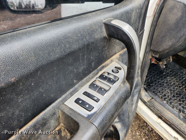 image for item JB9643 2007 Chevrolet Silverado 3500HD  Crew Cab utility bed pickup truck