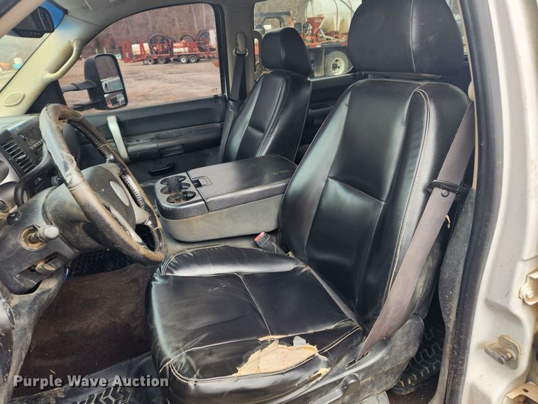 image for item JB9643 2007 Chevrolet Silverado 3500HD  Crew Cab utility bed pickup truck