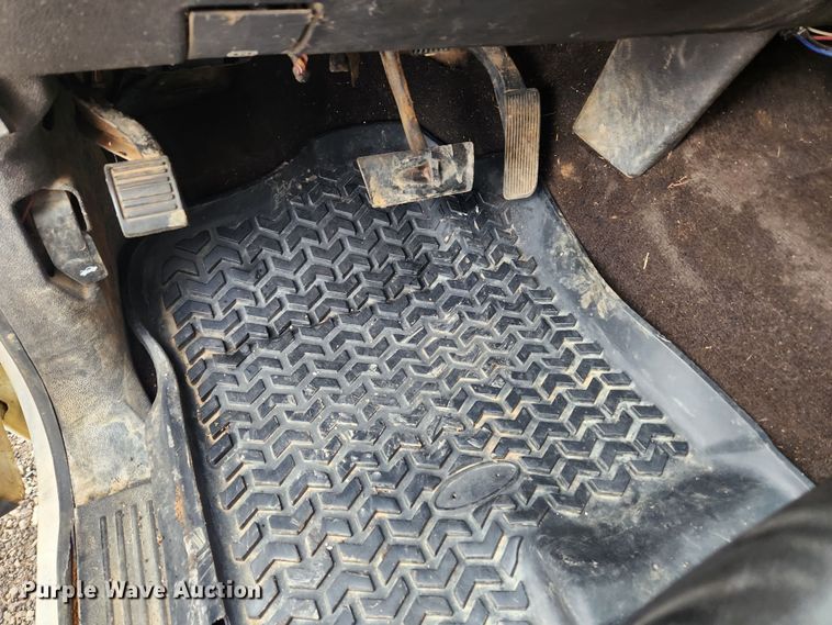 image for item JB9643 2007 Chevrolet Silverado 3500HD  Crew Cab utility bed pickup truck