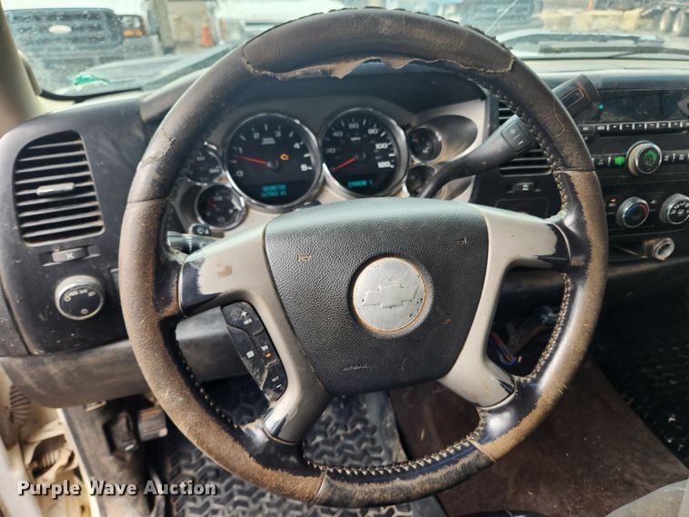 image for item JB9643 2007 Chevrolet Silverado 3500HD  Crew Cab utility bed pickup truck