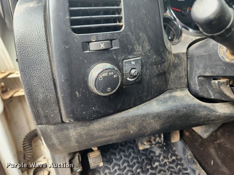 image for item JB9643 2007 Chevrolet Silverado 3500HD  Crew Cab utility bed pickup truck