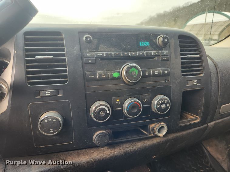 image for item JB9643 2007 Chevrolet Silverado 3500HD  Crew Cab utility bed pickup truck