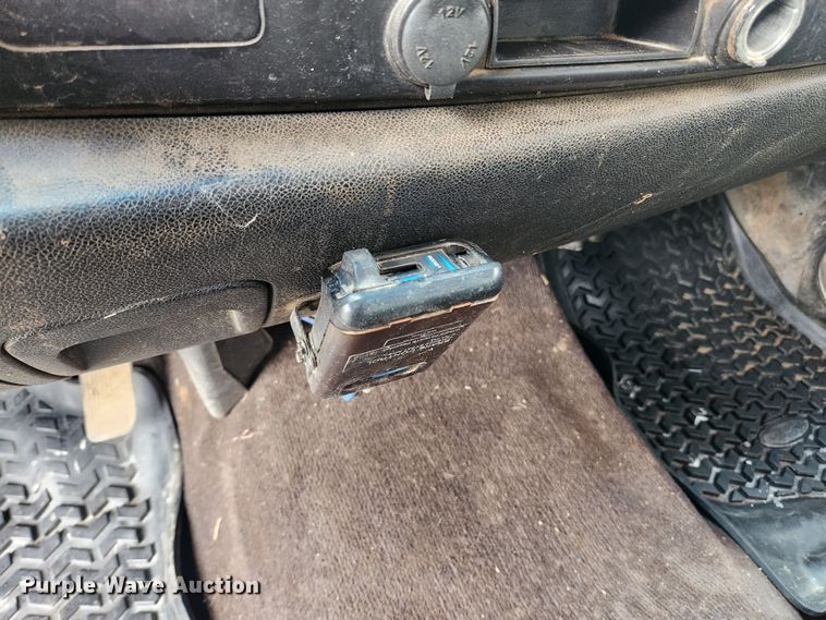 image for item JB9643 2007 Chevrolet Silverado 3500HD  Crew Cab utility bed pickup truck