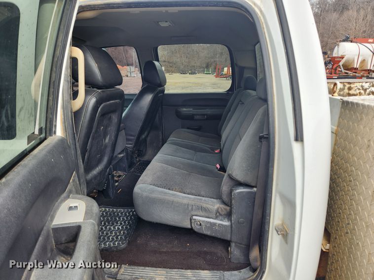 image for item JB9643 2007 Chevrolet Silverado 3500HD  Crew Cab utility bed pickup truck