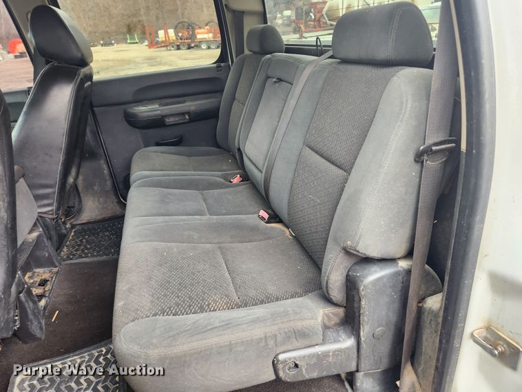 image for item JB9643 2007 Chevrolet Silverado 3500HD  Crew Cab utility bed pickup truck