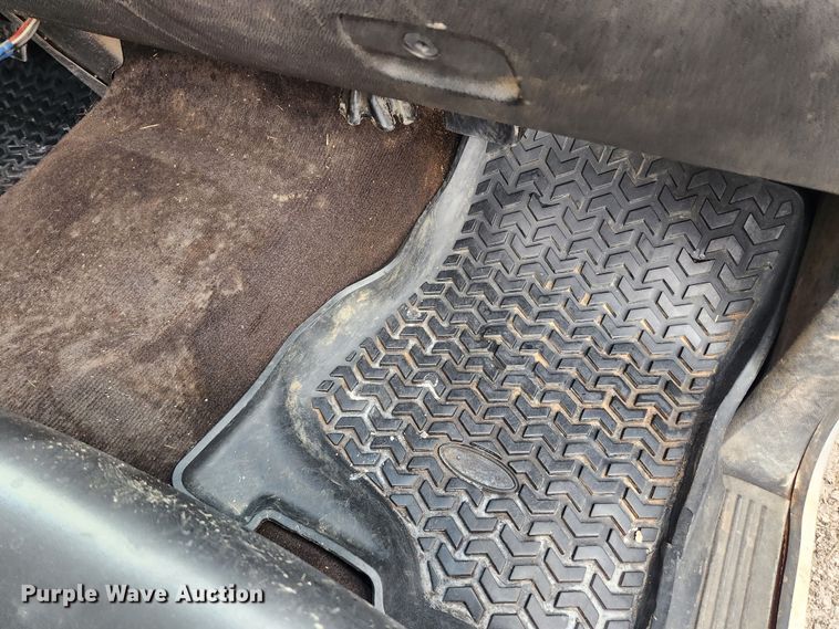 image for item JB9643 2007 Chevrolet Silverado 3500HD  Crew Cab utility bed pickup truck