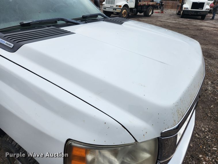 image for item JB9643 2007 Chevrolet Silverado 3500HD  Crew Cab utility bed pickup truck